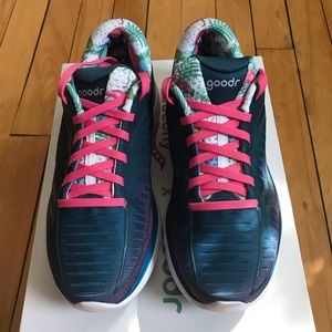 SAUCONY X GOODR WOMEN KINVARA 10 RUNNING SHOE